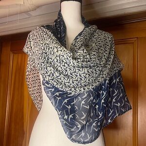 Reversible, light-weight infinity scarf with beautiful flock of flying gulls